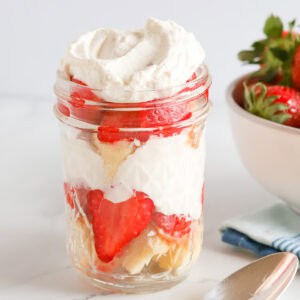 Featured photo of strawberry shortcake parfait.
