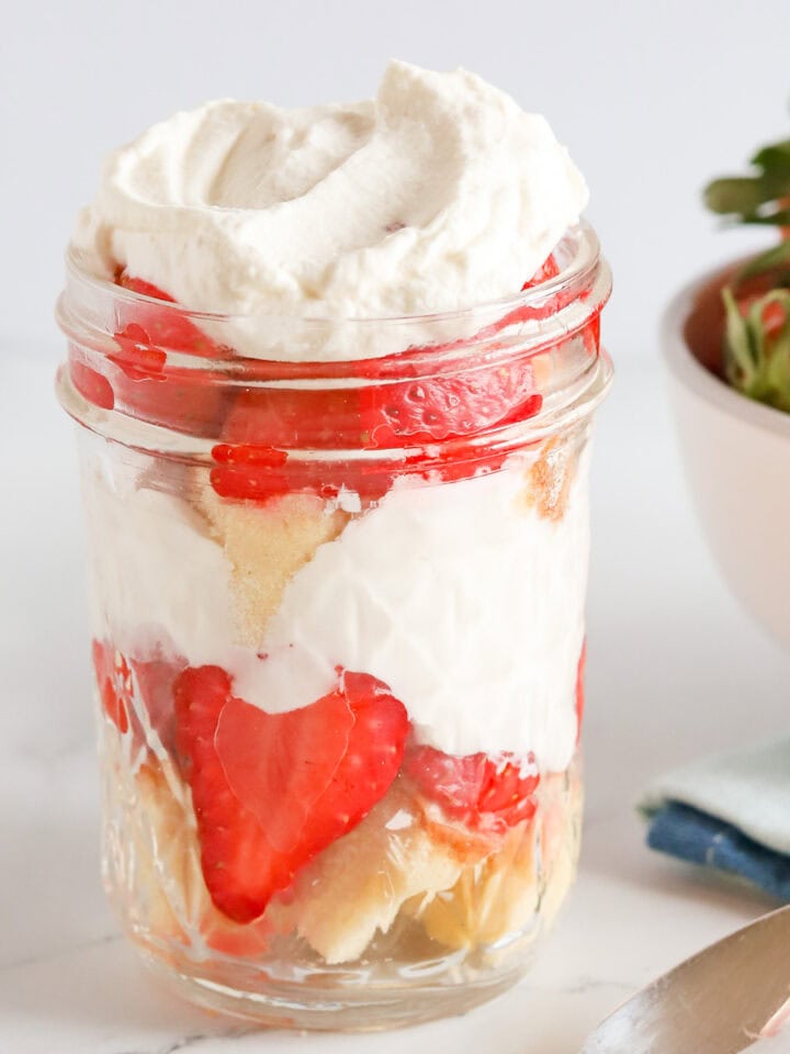 Featured photo of strawberry shortcake parfait.