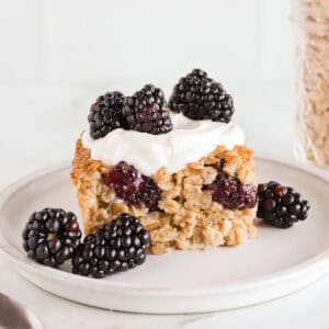 Featured image of plated blackberry oatmeal.
