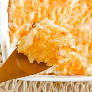Featured image of scoop of 4 ingredient cheesy hash brown casserole