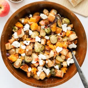 Featured image of fall panzanella salad.